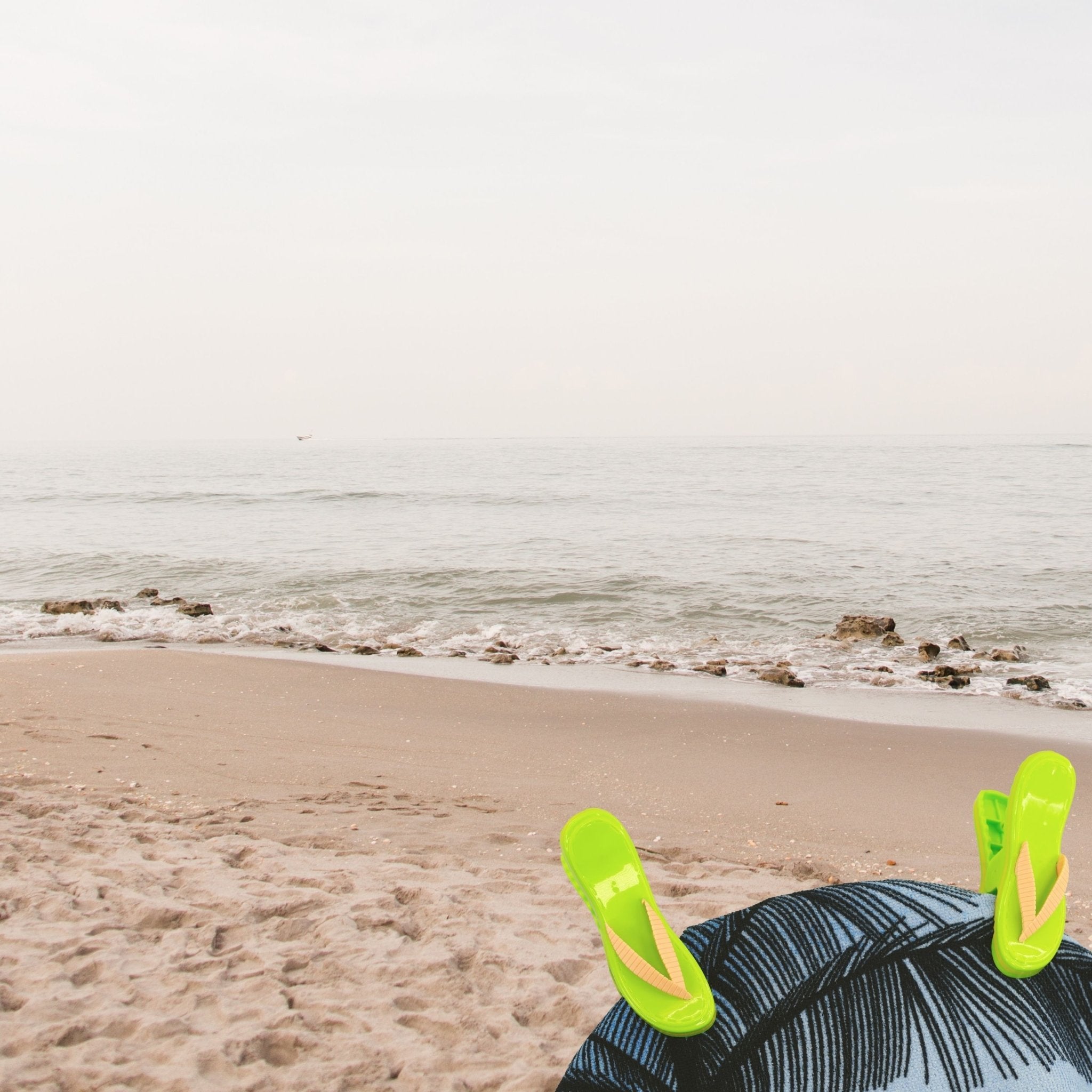 Flip Flop Sun Bed Towel Clips 2 Pack by GEEZY - The Magic Toy Shop