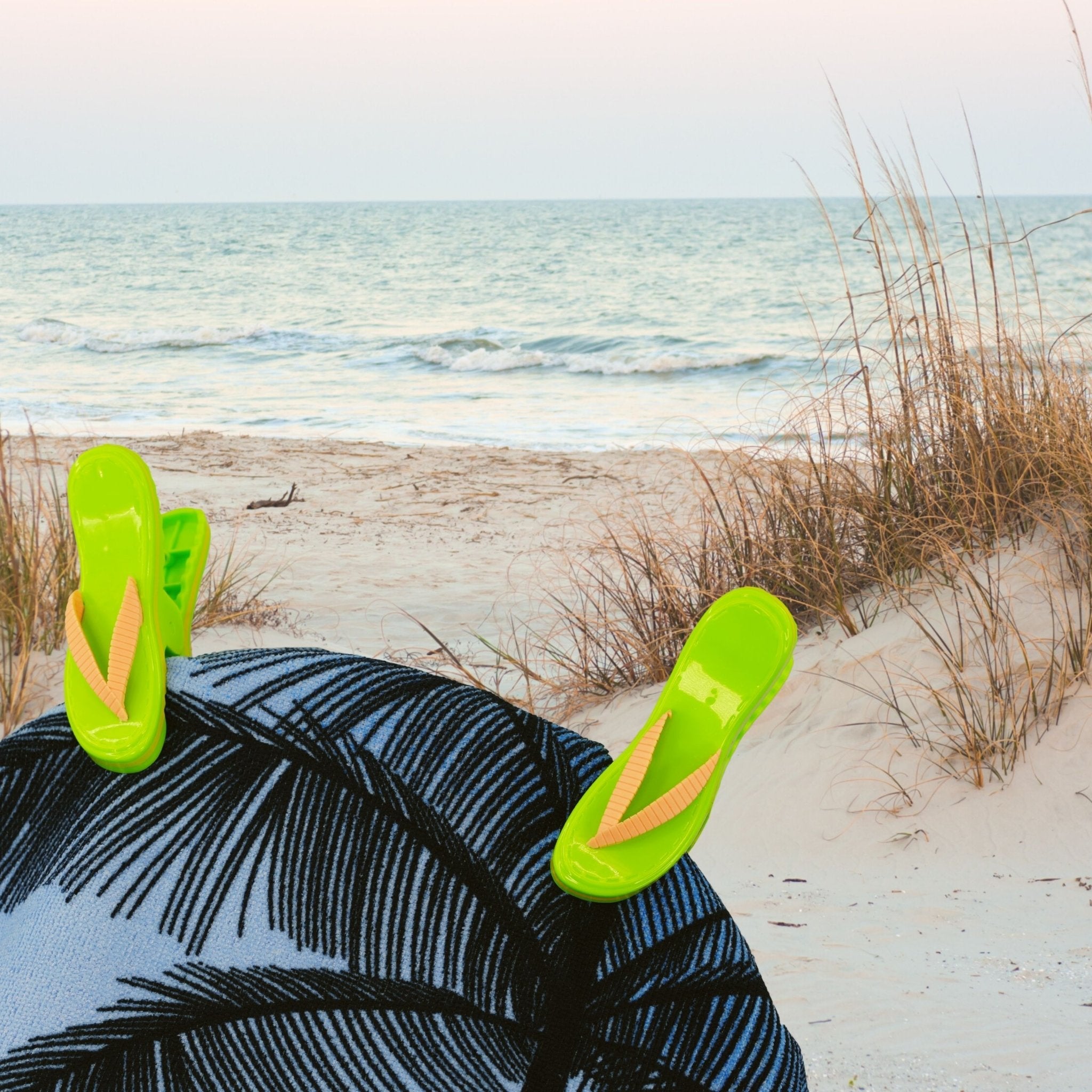 Flip Flop Sun Bed Towel Clips 2 Pack by GEEZY - The Magic Toy Shop
