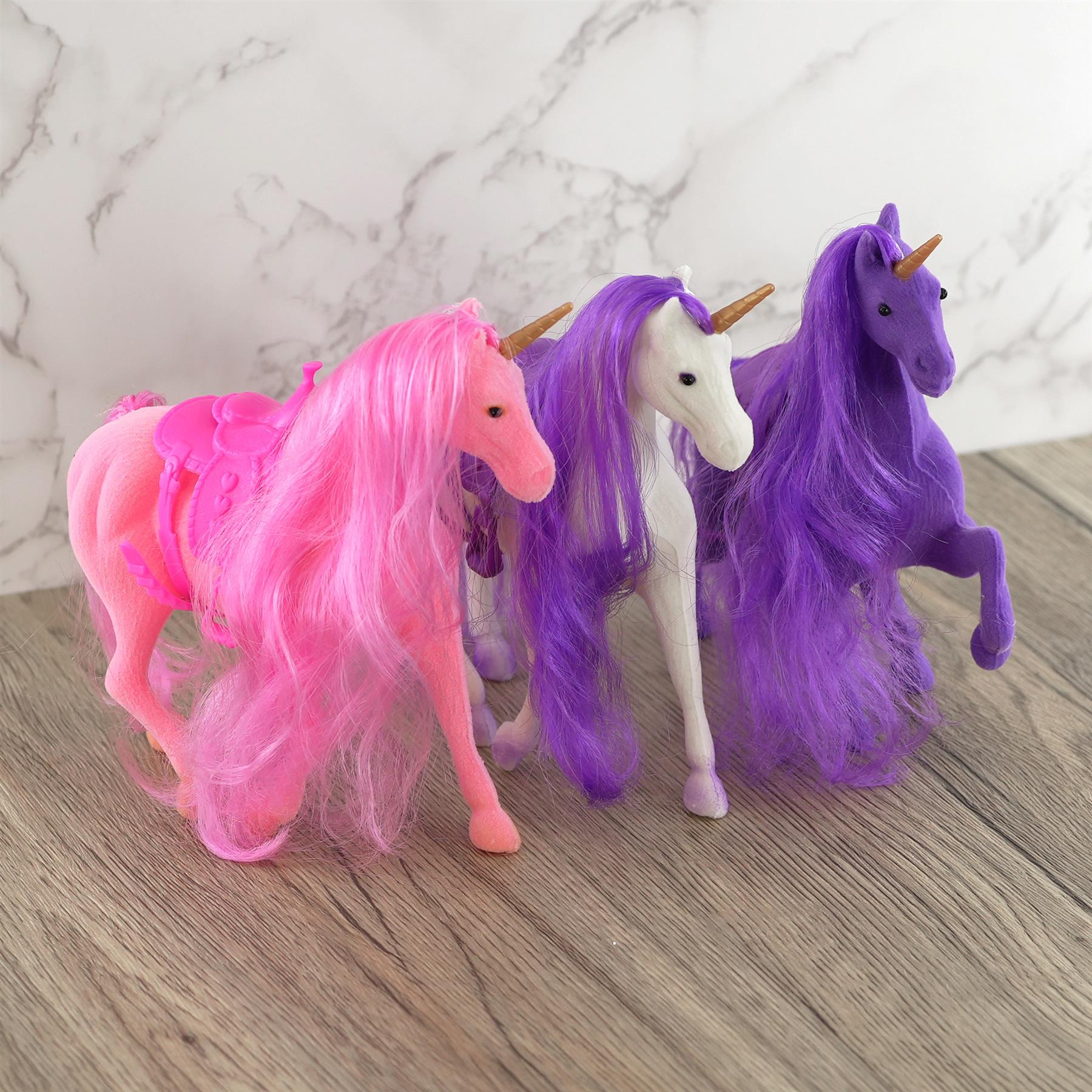 The Magic Toy Shop Unicorn Stable with Three Unicorns and Accessories