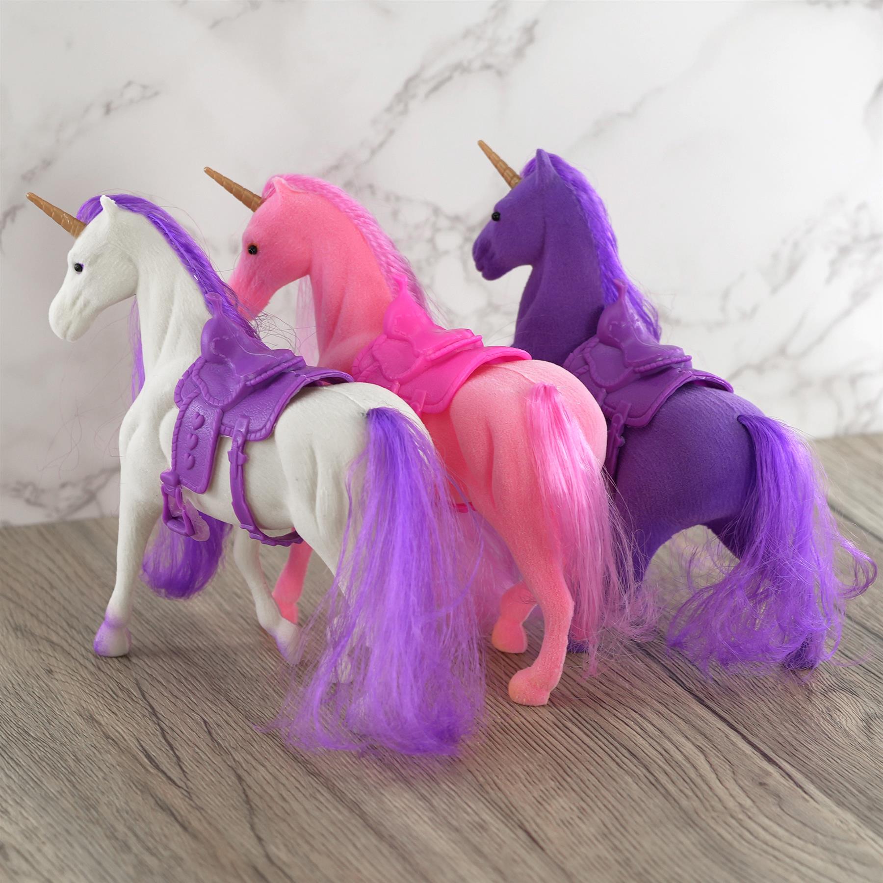 The Magic Toy Shop Unicorn Stable with Three Unicorns and Accessories