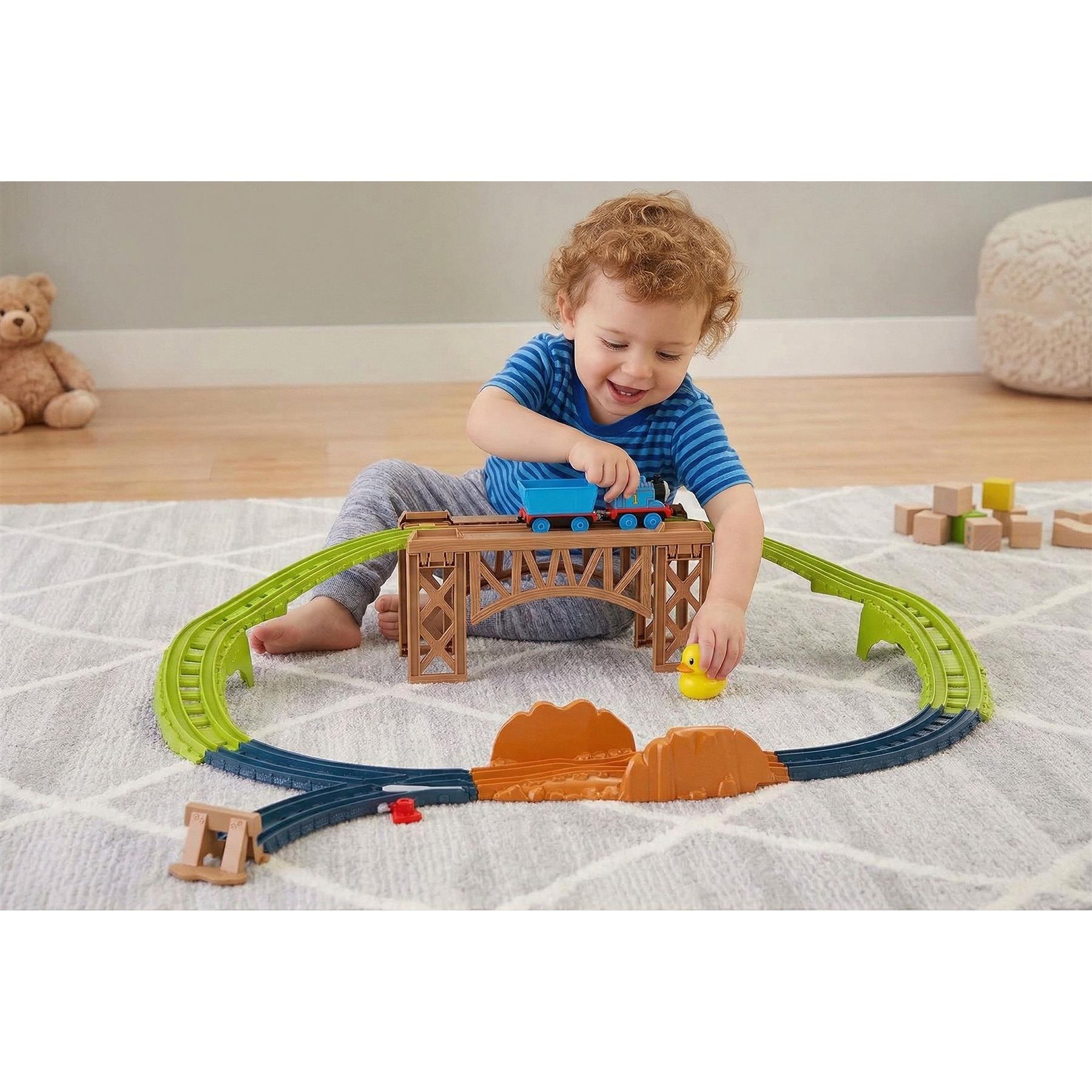 Thomas & Friends 12 Pc Quacky Cargo Train & Track Playset
