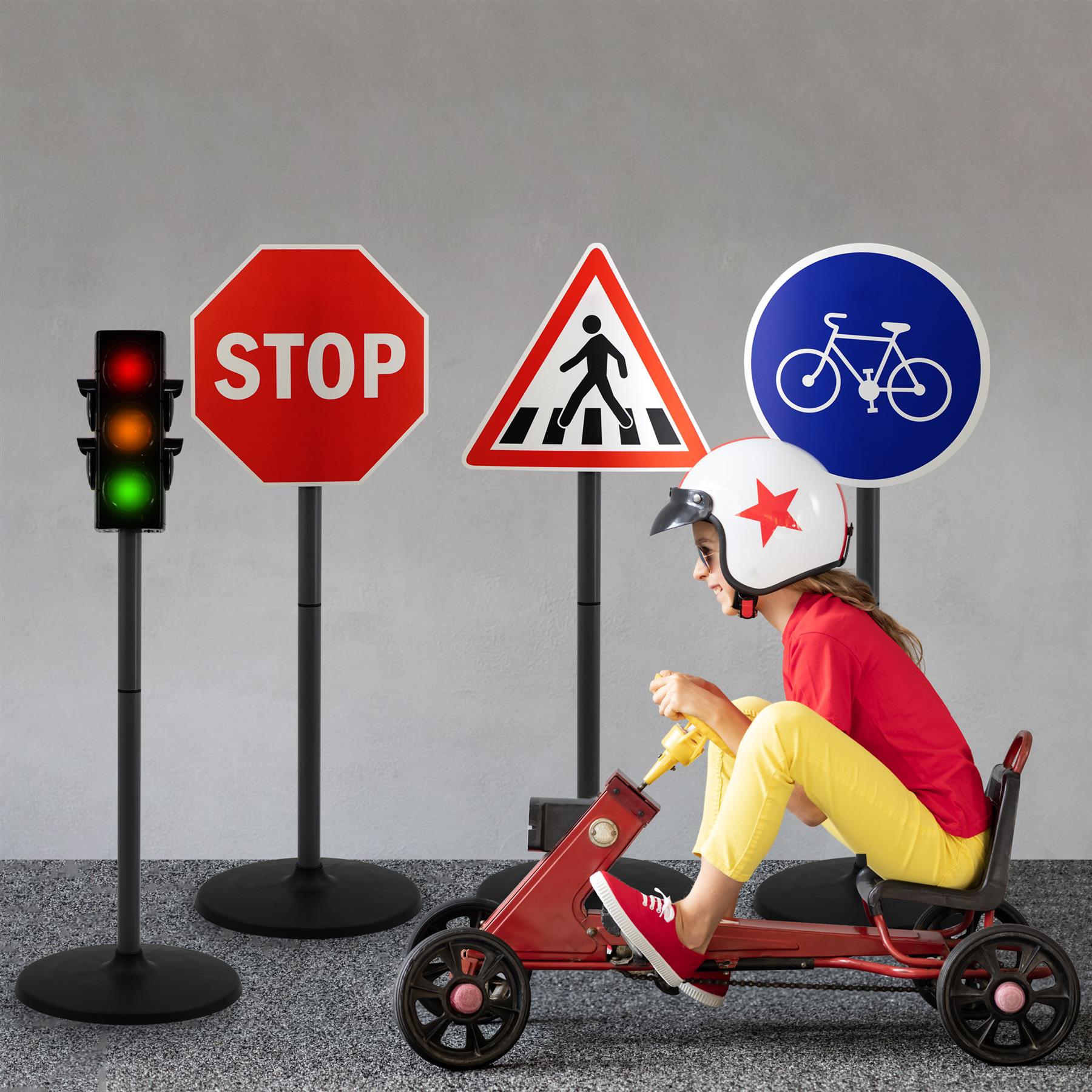 The Magic Toy Shop Toys and Games Set of Road Signs and Traffic Lights